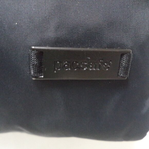 Pacsafe Exomesh Messenger Crossbody bag purse RFID blocking black zip top Travel - Picture 5 of 12